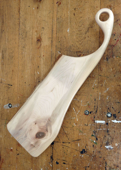 MAPLE BOARD WITH SWEEPING HANDLE & 'O' CUT OUT