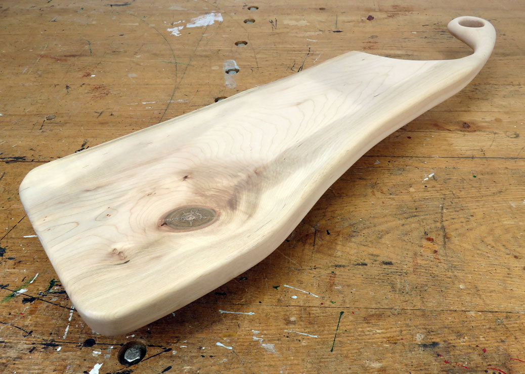 MAPLE BOARD WITH SWEEPING HANDLE & 'O' CUT OUT